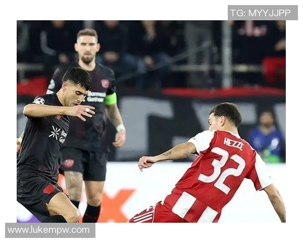 欧冠小组赛激战正酣各豪门球队晋级形势与淘汰风险全面预测分析